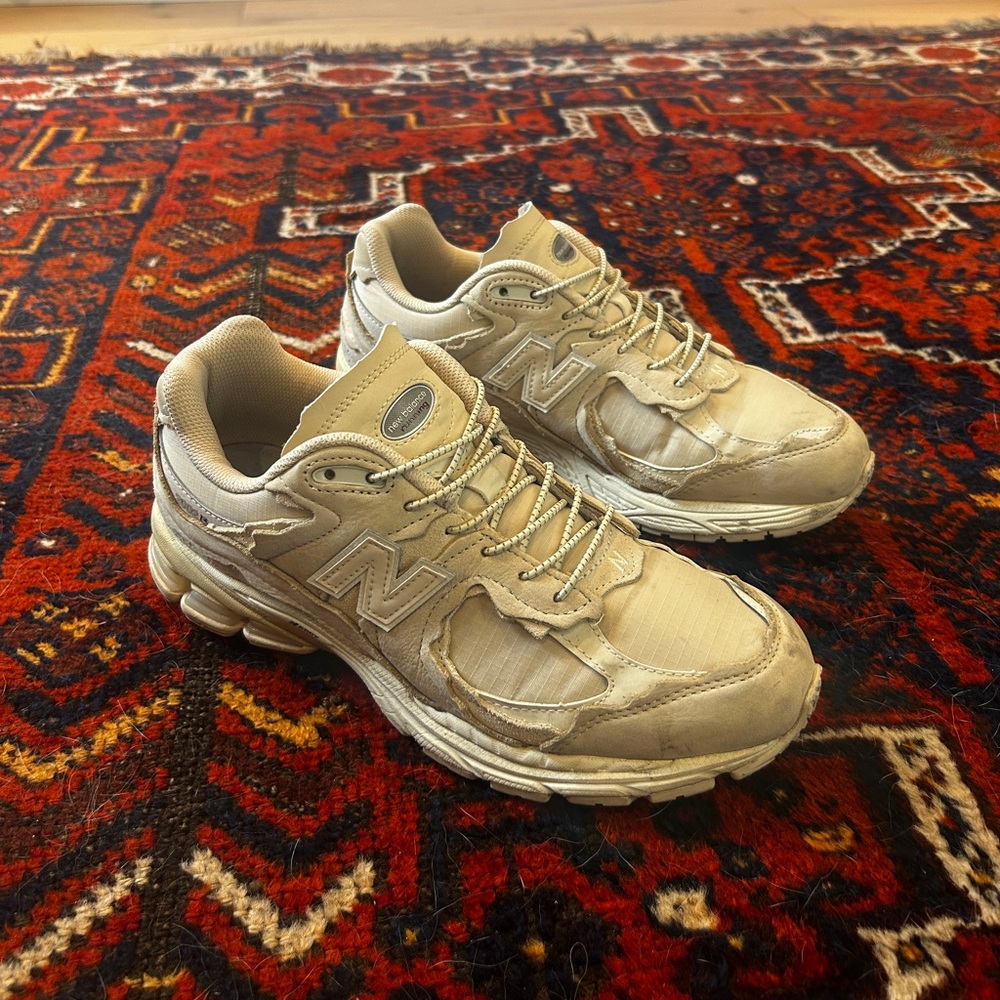 New Balance 2002r
